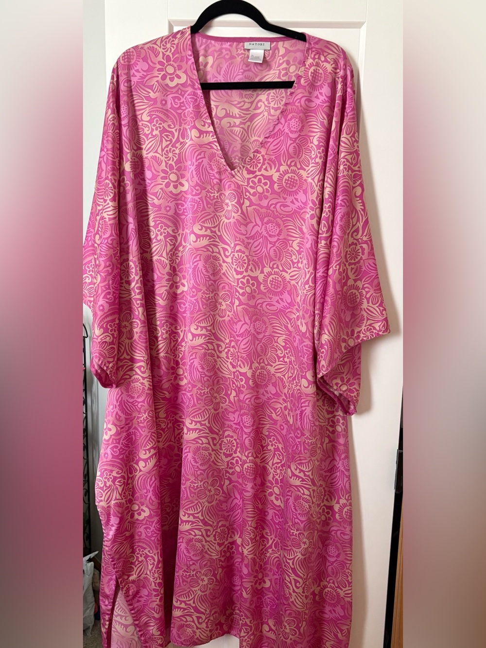 Natori Pink Floral V-Neck Caftan Size Large